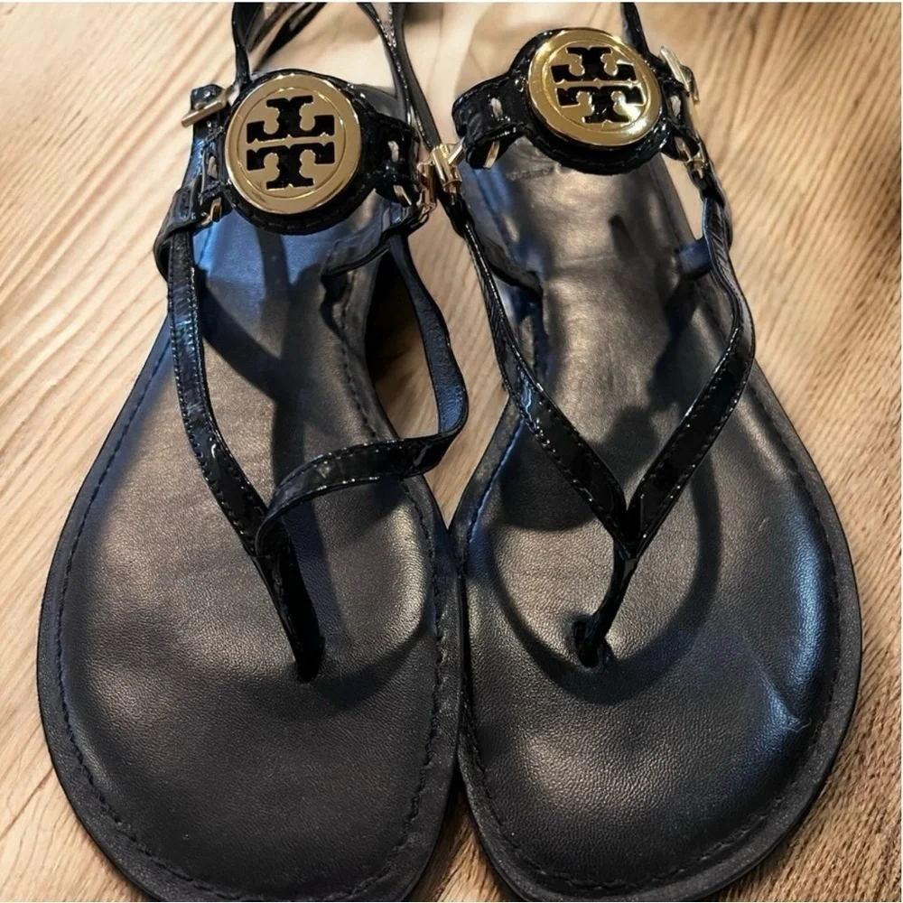 Tory Burch Ali Sandals Black patent leather w/gold insignia Gorgeous! Vintage.